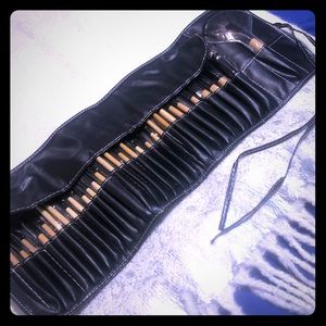 32 ITEMS: PACKETS MAKEUP BRUSHES BEAUTIFUL ALL DIF